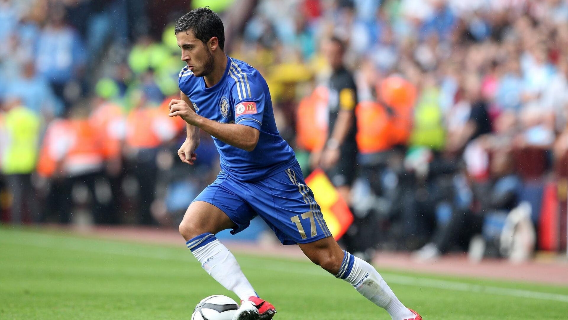 球员签名会现场火爆展现篮球明星强大号召力，球员签名好要吗